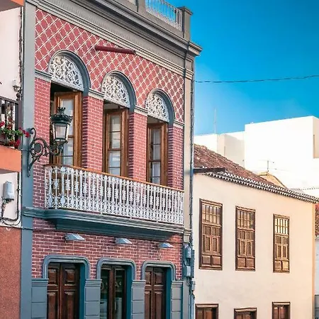 Casa Emblematica Amelia Feriehus